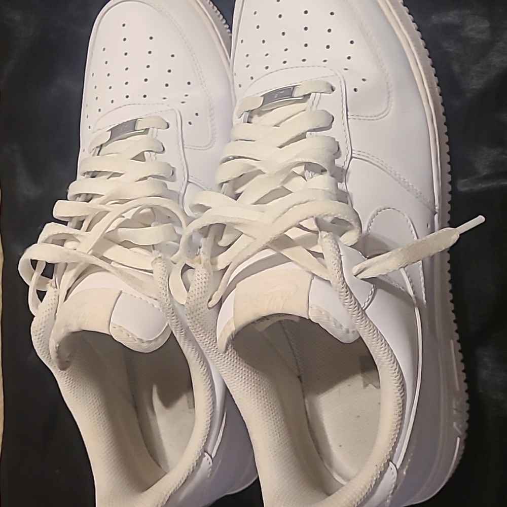 White Athletic AIR FORCE 1S (3)